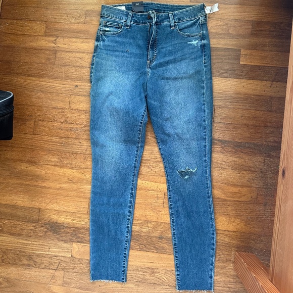 New GAP Universal Jegging High Rise Dark Wash 32T (14T) - Picture 1 of 5